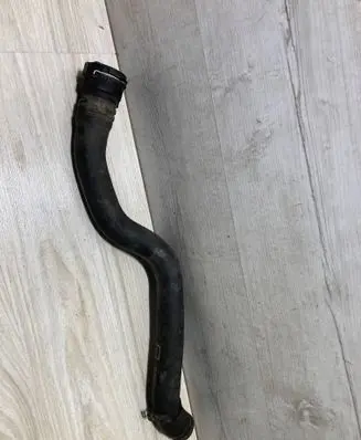 Engine coolant pipe/hose