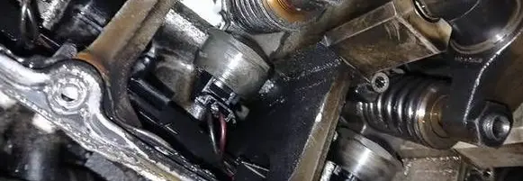 Volkswagen Golf Plus Fuel injector 038130073BN