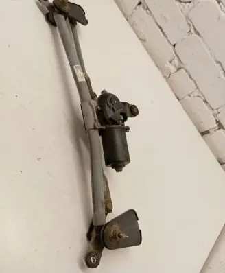 Front wiper linkage