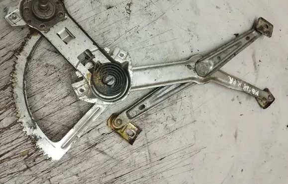 Mercedes-Benz E W124 Front door manual window regulator