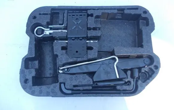 Citroen C4 I Picasso Tool set 9681017280
