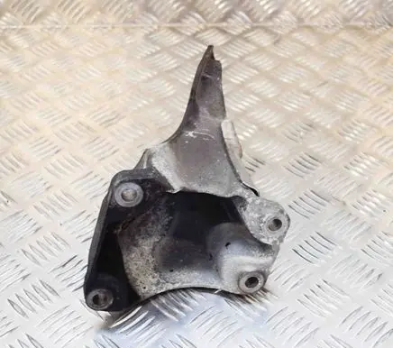BMW 3 E90 E91 Engine mounting bracket 6777056