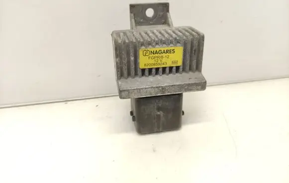 Nissan Juke I F15 Glow plug pre-heat relay 8200859243