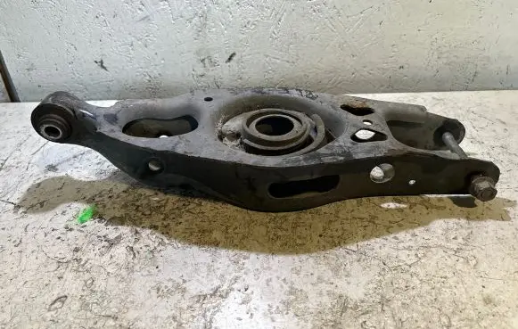 Dodge Challenger Rear upper control arm/wishbone