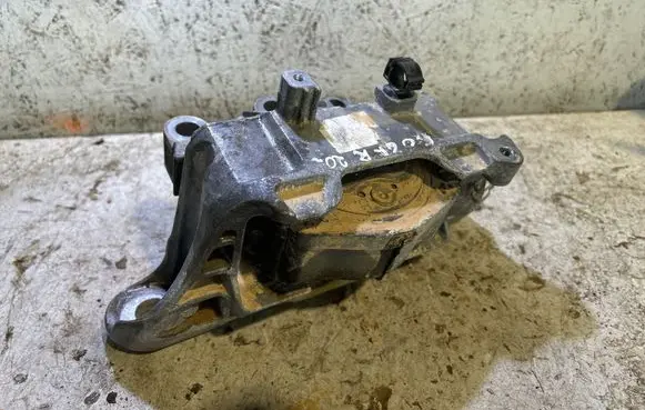 Ford Kuga III Engine mount bracket