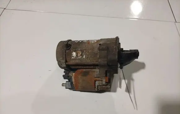 Toyota Yaris Starter motor 281000J050