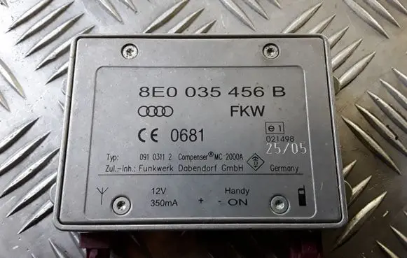 Audi A6 S6 C6 4F Aerial antenna amplifier 8E0035456B