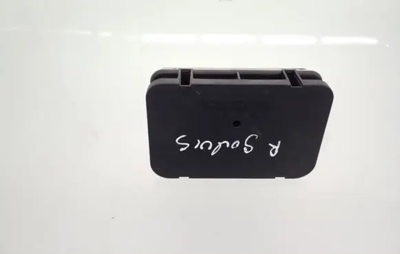 Quarter panel pressure vent