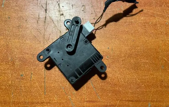 Hyundai Matrix Air flap motor/actuator D332AKYAA
