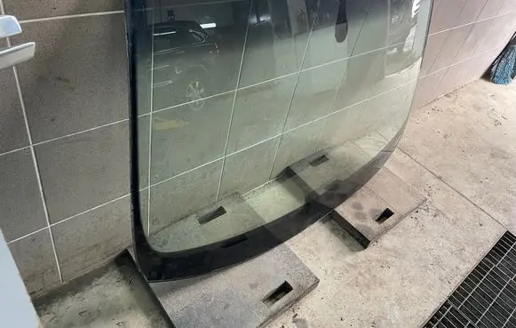 Audi Q7 4L Front windscreen/windshield window 43R001585 E000201