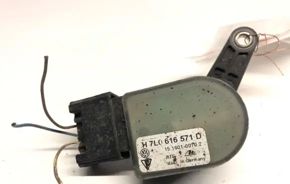 Headlight/headlamp level sensor