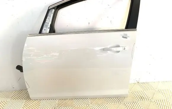 Opel Astra J Front door Y40R