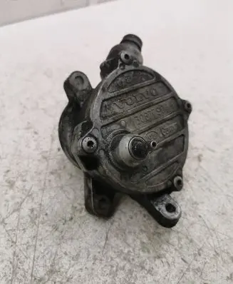 Volvo V70 Vacuum pump 30677904