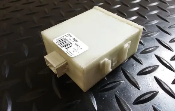 Toyota Avensis T250 Door control unit/module 8974105050 736671A S000003705