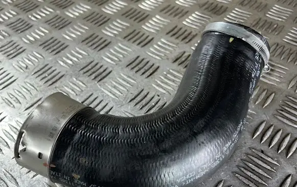 Volvo XC90 Intercooler hose/pipe 31657757
