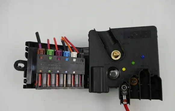 Mercedes-Benz CLS C219 Fuse module 2119820302