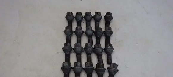 Opel Vivaro Nuts/bolts 