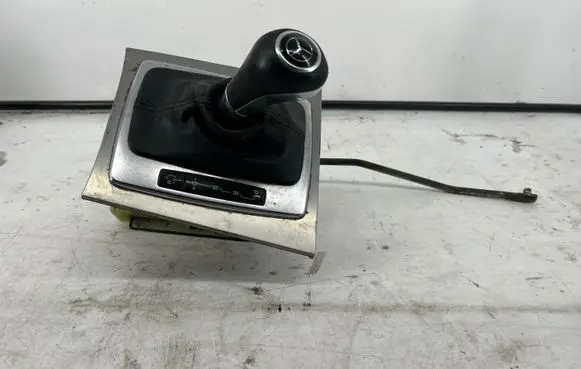Mercedes-Benz C AMG W204 Gear shifter/selector A2042677524