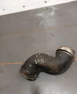 Engine coolant pipe/hose