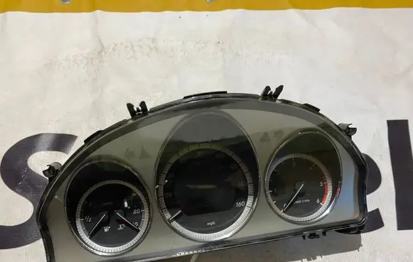 Mercedes-Benz C W204 Speedometer (instrument cluster) A2044400811 2044400811