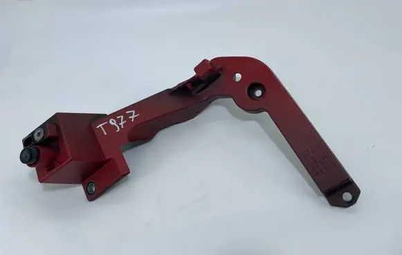 Volvo XC40 Fender mounting bracket 32318691
