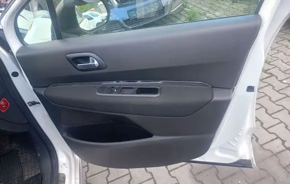 Peugeot 3008 I Front door card panel trim