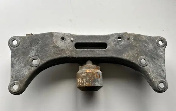 BMW 7 E38 Gearbox mounting bracket 1094779