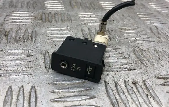 BMW 5 E60 E61 AUX in-socket connector 9129651 6131