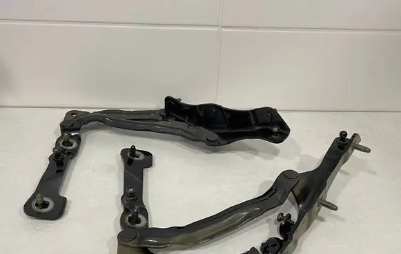 Tesla Model 3 Tailgate/trunk/boot hinge
