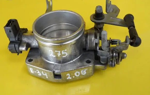 BMW 5 E34 Throttle body valve 1748094 17303629
