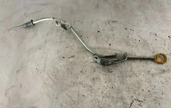 Toyota Prius (XW50) Oil level dip stick 