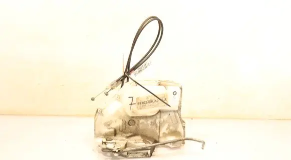 Suzuki Swift I Front door lock 82202-68LA08LA