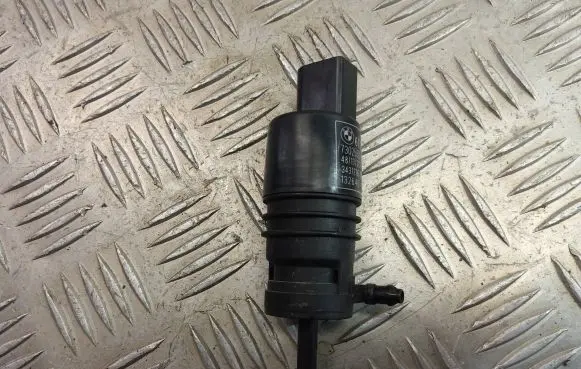 BMW 3 E90 E91 Windscreen/windshield washer pump 7302588