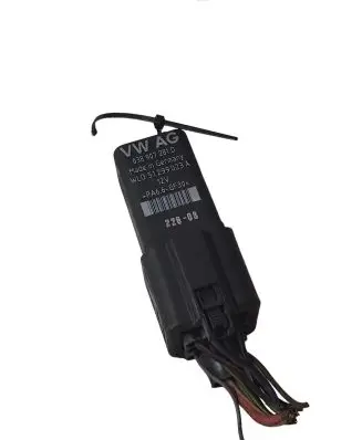Volkswagen Touran I Glow plug pre-heat relay 038907281D