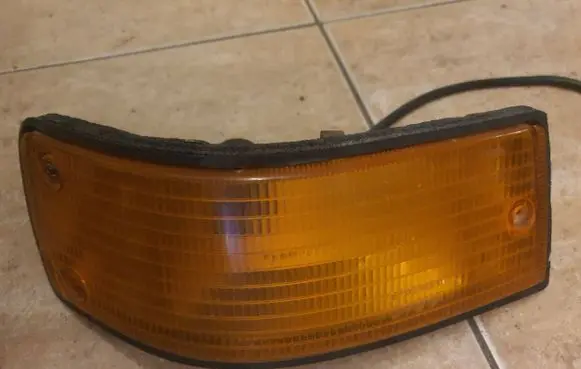 BMW 5 E28 Front bumper turn signal 40111 3371115