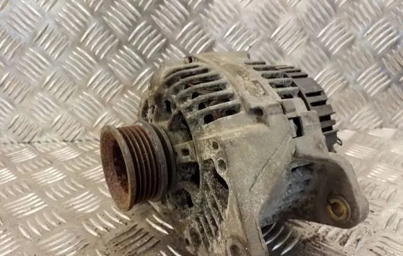 Audi A4 S4 B5 8D Generator/alternator