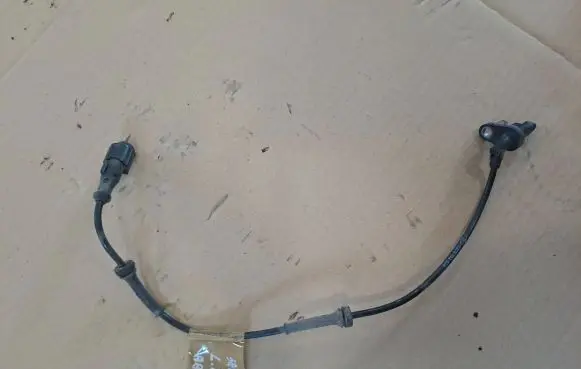 Renault Sandero I ABS rear brake sensor 8200752604