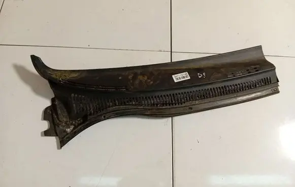 Toyota Avensis T250 Wiper trim 