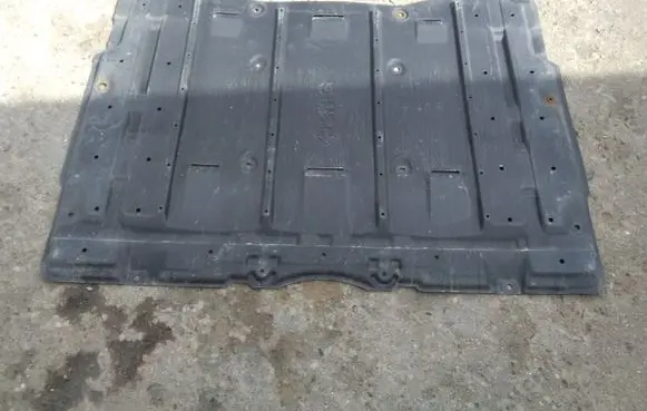 Nissan Leaf I (ZE0) Center/middle under tray cover 748N23NA0A