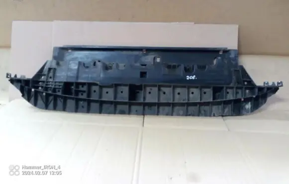 Peugeot 208 Front bumper 9673271680