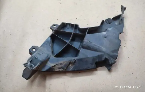 Front bumper mounting bracket