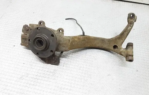 Volkswagen PASSAT B5 Front wheel hub spindle knuckle 8DO407258T