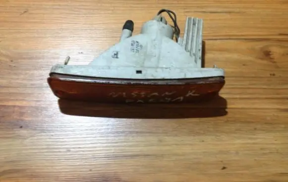 Nissan Prairie Front indicator light 3226l