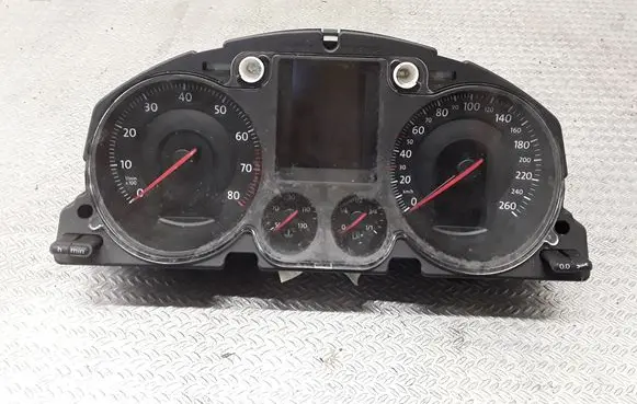 Volkswagen PASSAT B6 Speedometer (instrument cluster) 3C0920870