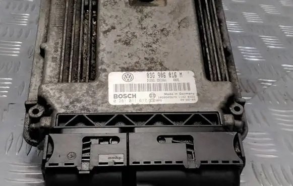 Volkswagen Golf V Engine control unit/module 03G906016M 0281011617
