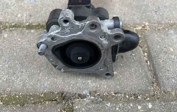 Audi A3 S3 8V EGR valve 06K133833AR 06K131097L