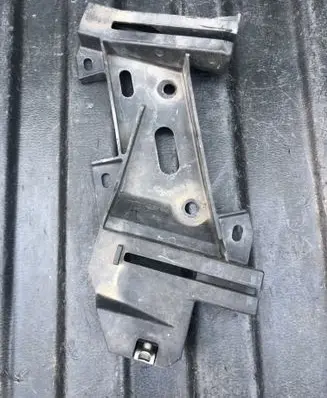 Infiniti FX Headlight/headlamp mounting bracket