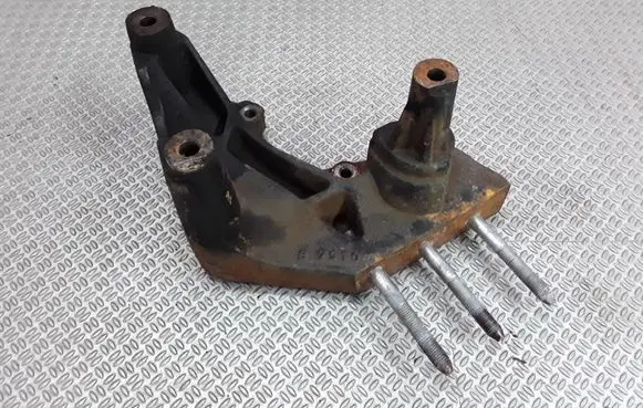 Mitsubishi Lancer X Engine mounting bracket B7910