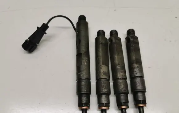 Volvo S40, V40 Fuel injectors set 0432193753 7700875036 96206