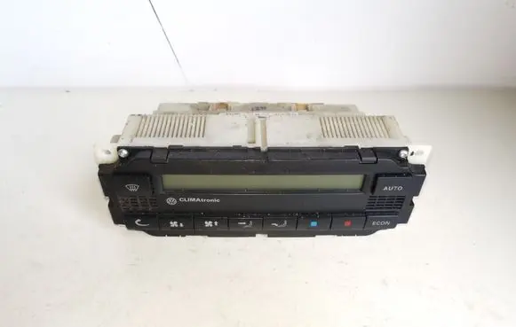 Volkswagen PASSAT B5 Climate control unit 3B1907044A